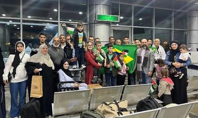 Terceiro grupo de brasileiros resgatados de Gaza deixa o Egito em avião da FAB
