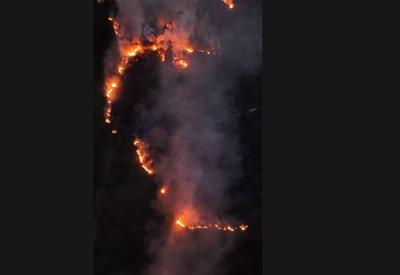 Incêndio de grandes proporções atinge parque estadual em Santa Catarina