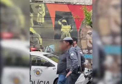 Policial militar utiliza marreta para quebrar carro blindado e prende suspeito
