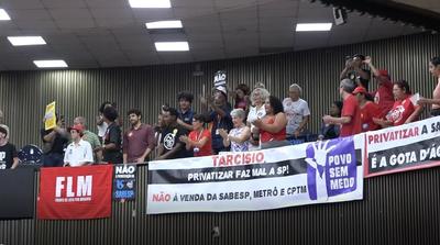 Audiência sobre privatização da Sabesp tem tumulto e homem detido