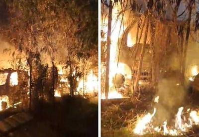 MG: Incêndio em pátio destrói ao menos 16 veículos de prefeitura em Minas Gerais