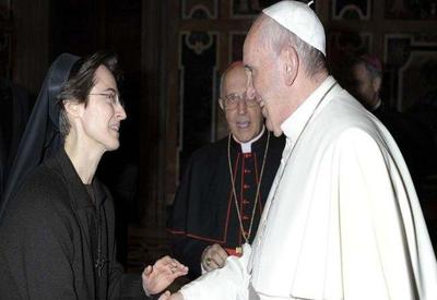 Freira franciscana é primeira mulher a ocupar secretaria-geral do Vaticano