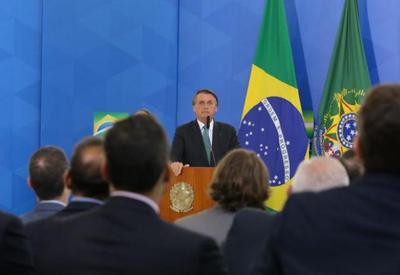 Bolsonaro assina novas regras para o home office