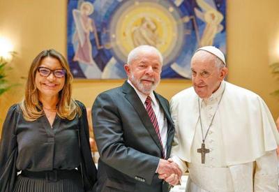 Janja publica no Twitter foto de Lula com Papa Francisco
