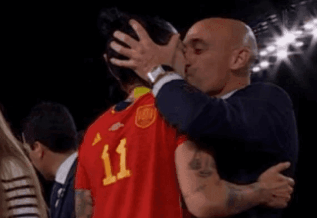 Justiça da Espanha nega recurso e Luis Rubiales vai responder acusação de beijar jogadora a força
