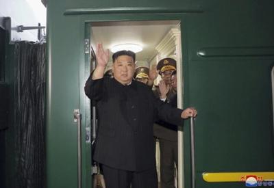 Kim Jong-un chega à Rússia para encontro com Vladimir Putin