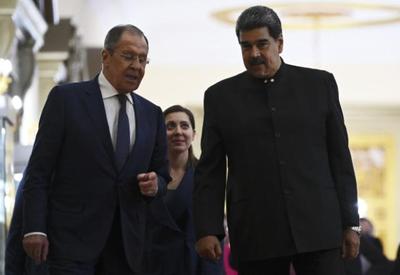 Chanceler russo pede "união de forças" contra a "chantagem" do Ocidente
