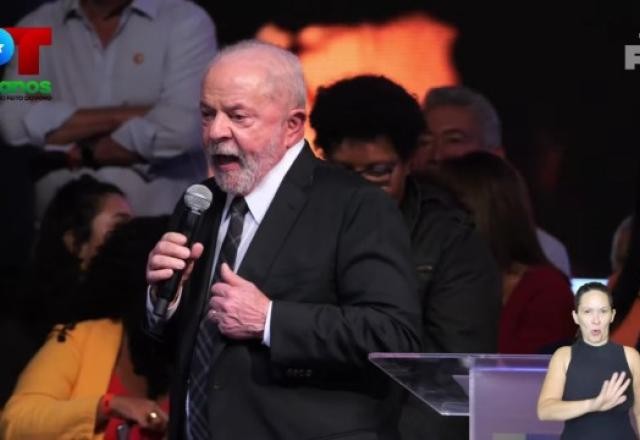 Em aniversário do PT, Lula chora ao falar de yanomamis