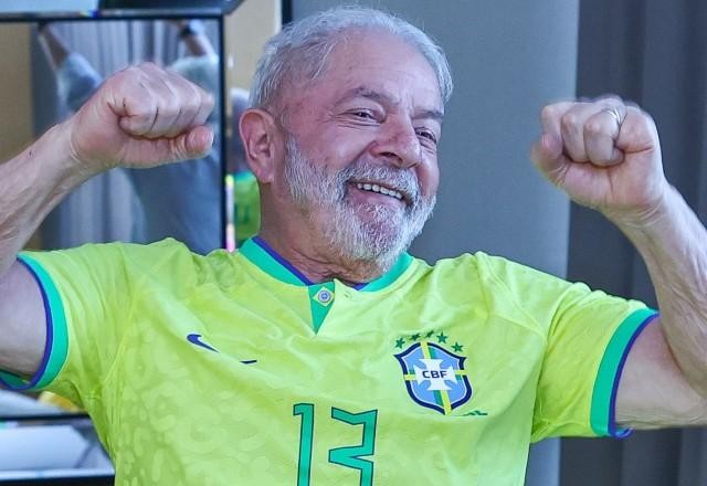 Lula comemora vitória da seleção e deseja melhoras para Pelé
