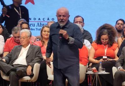 Lula pede a candidatos que aprendam a falar com evangélicos e com a classe média