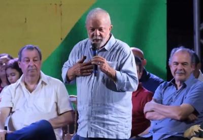 Pandemia dá o tom em comício de Lula em Manaus