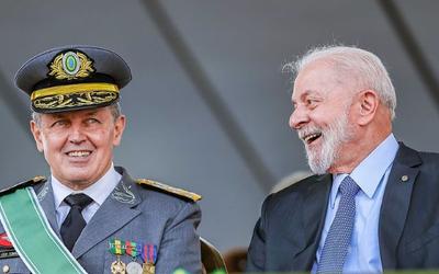 Lula participa de evento com militares no QG sob vaias e aplausos de presentes
