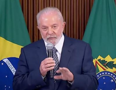 Lula chama Dino de "comunista do bem" e diz que ministro fica no governo até 8/1