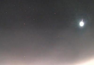 Vídeo: meteoro "bola de fogo" é visto no céu de Santa Catarina