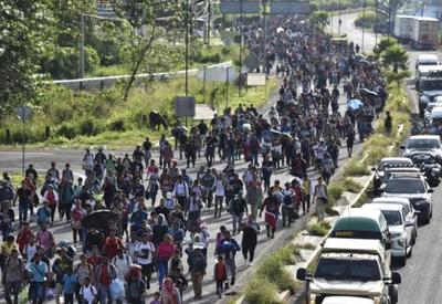 Cerca de 5 mil migrantes caminham no México em direção aos Estados Unidos