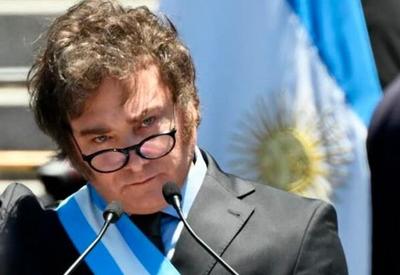 Poder Expresso: "Choque" na economia e irmã como primeira-dama, o 1º dia de governo Milei na Argentina