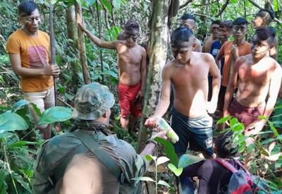 Militares resgatam indígenas que precisavam de atendimento médico em RR