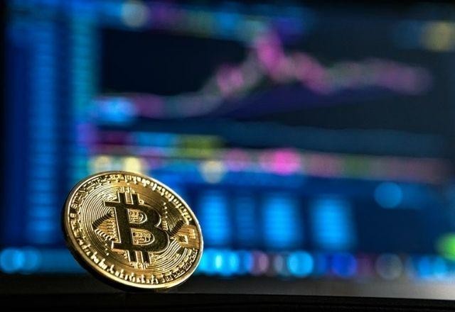 Bitcoin segue em queda e fica abaixo de US$ 20 mil pela 1ª vez desde 2020