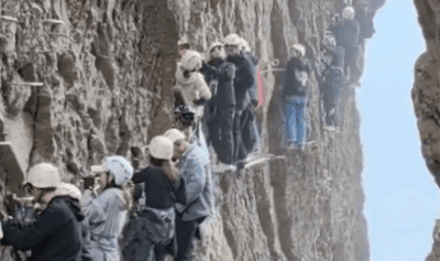 "Congestionamento" em montanha na China deixa escaladores presos por mais de uma hora 