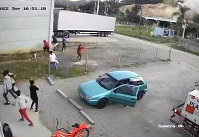 Vídeo: explosão às margens de rodovia assusta moradores em Tijucas (SC)
