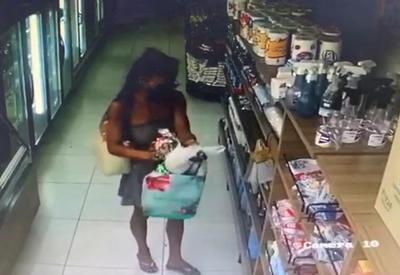 Vídeo: mulher é flagrada duas vezes furtando ovos de páscoa em padaria