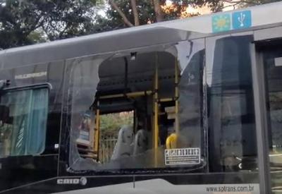 Usuários de droga atacam ao menos seis ônibus na cracolândia, em São Paulo