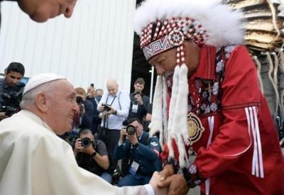 Papa Francisco chega ao Canadá para se desculpar com indígenas por abusos