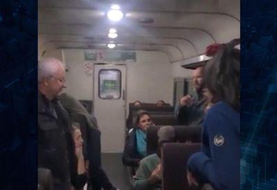 Mais de 900 passageiros ficam 10 horas presos em trem turístico no Paraná