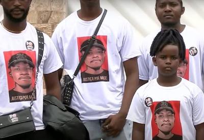 Ato reúne parentes e marca um ano da morte do congolês Moïse Kabagambe