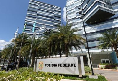 PF de Lula troca placa de inauguração da sede que destaca Bolsonaro e Torres