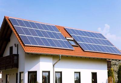 Governo vai financiar instalação de placas solares em residências