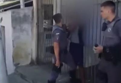Vídeo: Vítima de ataque com faca é agredido por policiais militares em SP 