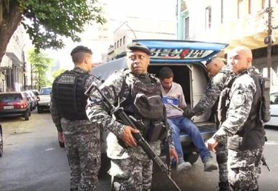Quatro criminosos são presos após tentativa de assalto a banco no centro do Rio