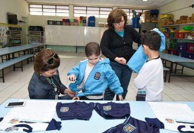 Governo veta projeto de lei que obrigava estados a fornecer uniforme escolar