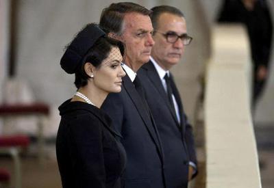 Michelle e Bolsonaro prestam homenagem à Rainha Elizabeth II