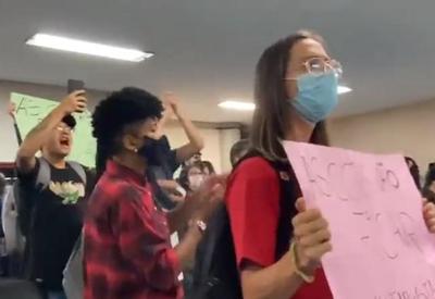 Kim Kataguiri é hostilizado por estudantes na Unifesp