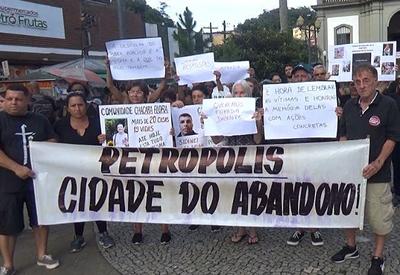 Tragédia em Petrópolis: moradores protestam por moradias e indenizações