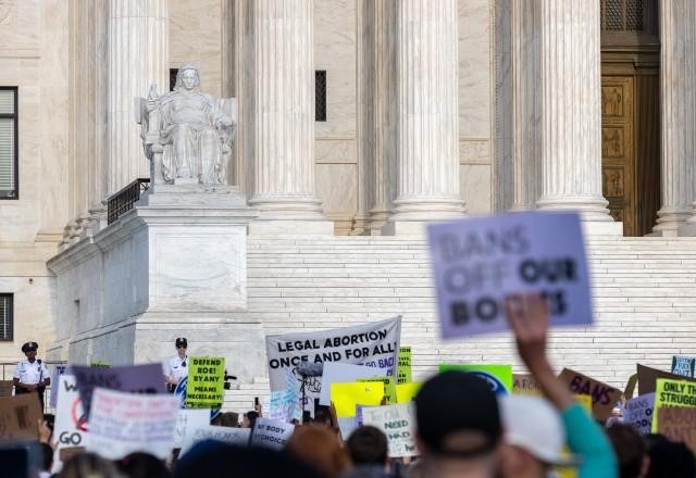 EUA: Suprema Corte investiga vazamento de parecer sobre proibição do aborto