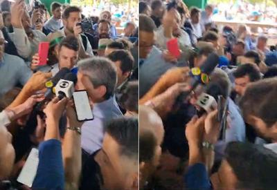 Palco cede durante entrevista de Tarcísio de Freitas em feira agrícola no interior de SP