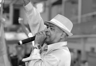 Cantor Quinho do Salgueiro, intérprete do carnaval do Rio, morre aos 66 anos