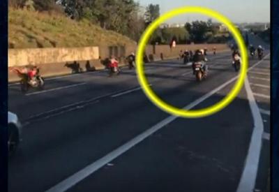 SP: racha entre motos deixa 2 jovens mortos na Rodovia Anhanguera