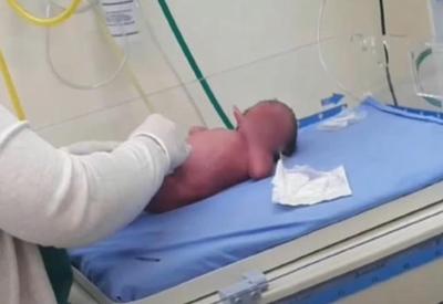 Bebê com cordão umbilical é abandonado em hotel no RJ