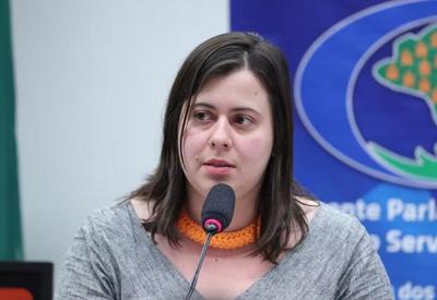Sâmia Bomfim volta às atividades na Câmara dos Deputados após assassinato do irmão