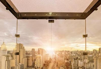 Vidro de mirante trinca a 150 metros de altura, em São Paulo
