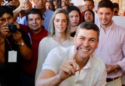 Santiago Peña, de 44 anos, é eleito presidente do Paraguai