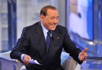 Berlusconi tem "madrugada tranquila" na UTI de hospital