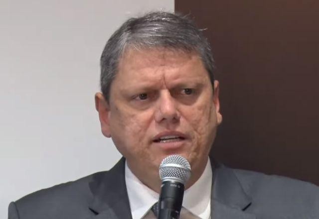 "Não houve excesso", diz Tarcísio sobre operação no Guarujá (SP)