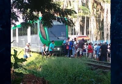 Mulher é atropelada e fica em baixo de trem em ferrovia no Ceará