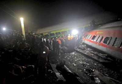Acidente com trens deixa mais de 200 pessoas mortas na índia
