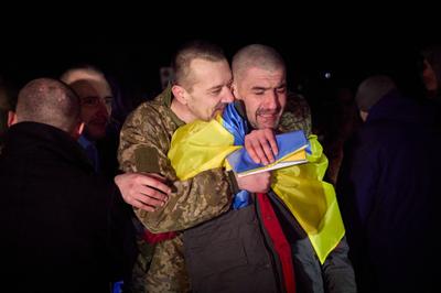 Rússia e Ucrânia anunciam maior troca de prisioneiros: mais de 400 são libertos